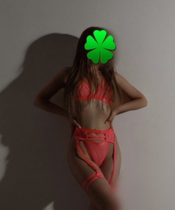 💋 Я знаю, как доставить удовольствие и расслабление на все 100%. Мои услуги охватывают широкий спектр фантазий - от классического секса до глубокого французского целования. Фотографии и отзывы на моей странице говорят сами за себя, я пользуюсь большой популярностью среди клиентов. 😍 Живу и принимаю в Москве, потому что именно здесь я ощущаю себя уверенно и свободно. Доверься моим чарам и позволь себе окунуться в мир наслаждения и страсти. Встречи со мной будут запоминающимися и наполнеными эротикой. Звони мне, и я сделаю всё, чтобы ты вернулся ко мне снова и снова. 💕 Таня